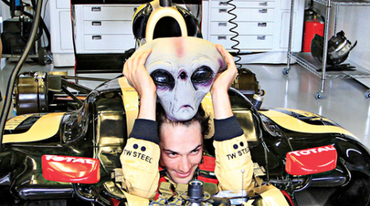E.T.-maszkot húzott Senna