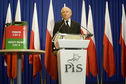 Pamiętasz konferencję z kanistrem? Tak dziś wygląda struktura ceny paliwa