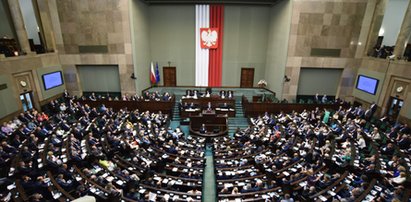 Tak politycy i szefowie spółek odwdzięczają się partiom. W tle grube pieniądze