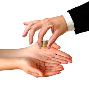 Pożyczyłbyś pieniądze w internecie? Oto wady i zalety social lending