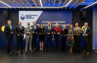 Stabilność i elastyczność pracy – to kluczowe cechy firmy godnej zaufania