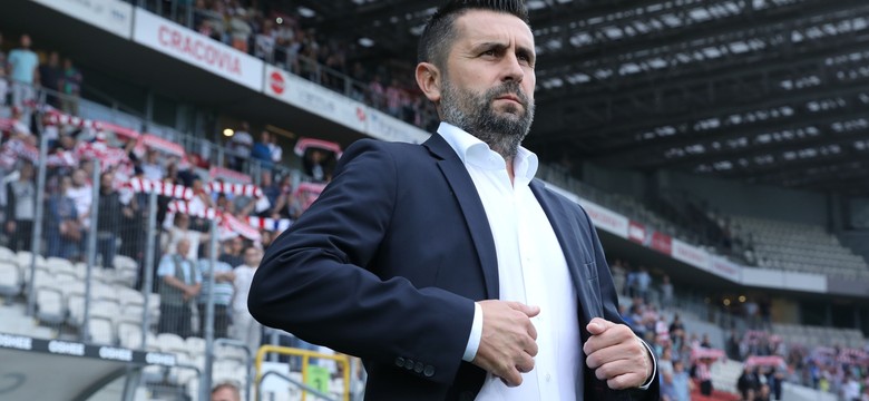 Nenad Bjelica nie zabrania piłkarzom papierosów i alkoholu. Powiedział, dlaczego tego nie robi