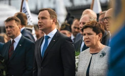 Polacy lepiej o pracy Andrzeja Dudy, gorzej - Beaty Szydło. SONDAŻ