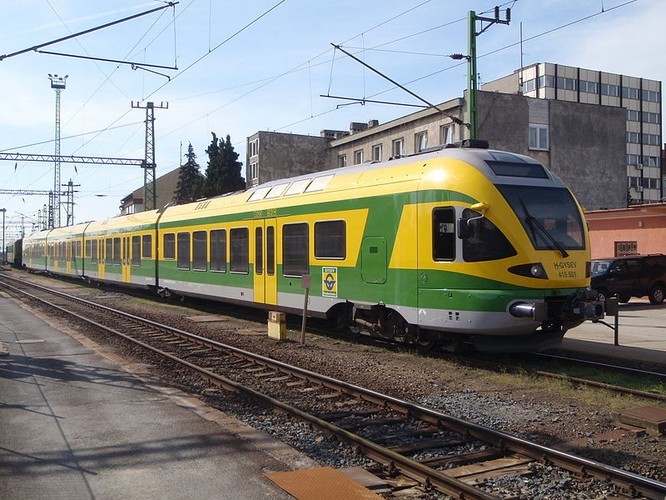 Na Węgrzech jeździ już ponad setka pojazdów Flirt produkcji Stadlera. Kiedy nad Balaton dotrze 15 pojazdów budowanych obecnie w Polsce, przewoźnik MAV będzie posiadał ich już w sumie 123. Z kolei węgierski operator Gysev jeździ 10 flirtami, które zostały wyprodukowane także w Siedlcach w latach 2013-2015.