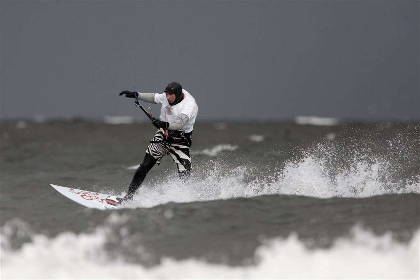 kitesurfer: atakowały mnie rekiny