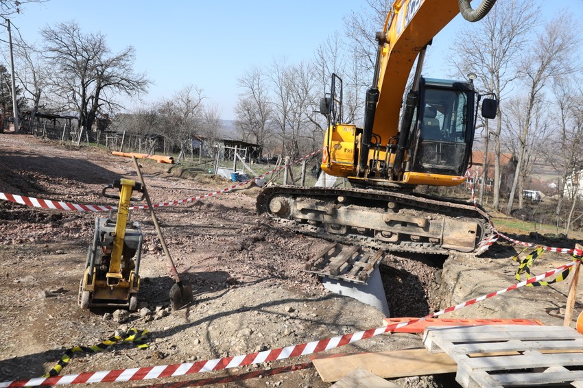 Bageri zatrpavaju rupe na mestu nesreće kod Lazarevca