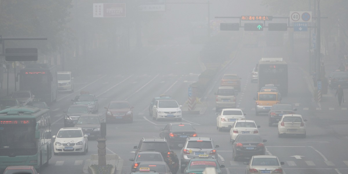 Chiny chcą zakazać aut na tradycyjną benzynę, ropę i gaz