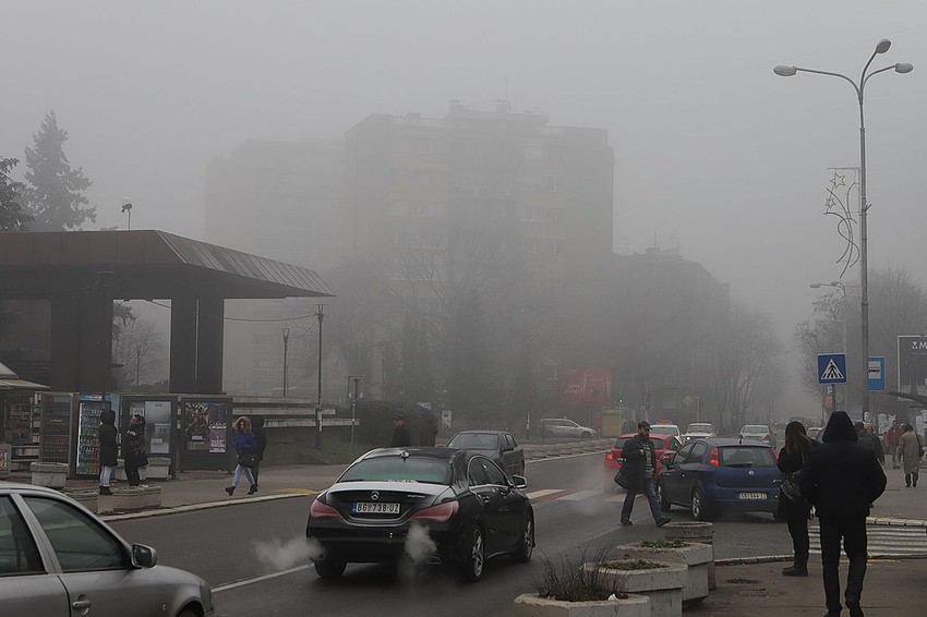 Centar Smedereva pod smogom i maglom