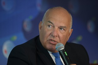 Tymczasowa obniżka VAT na żywność. Szef MF ma nadzieję, że premierowi uda się się ją wywalczyć w KE