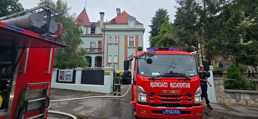 Gašenje požara u ambasadi Pakistana u Beogradu