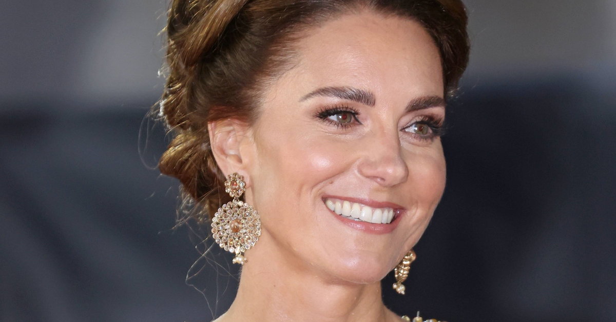 Kate celebrates her 40th birthday.  The palace has published three phenomenal portraits