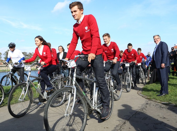Michał Kwiatkowski i Rafał Majka odznaczeni przez Bronisława Komorowskiego. ZDJĘCIA