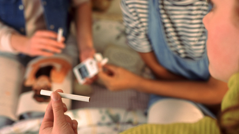 Co zrobić, gdy dziecko pali papierosy? Jak rozpoznać i zwalczyć nałóg?