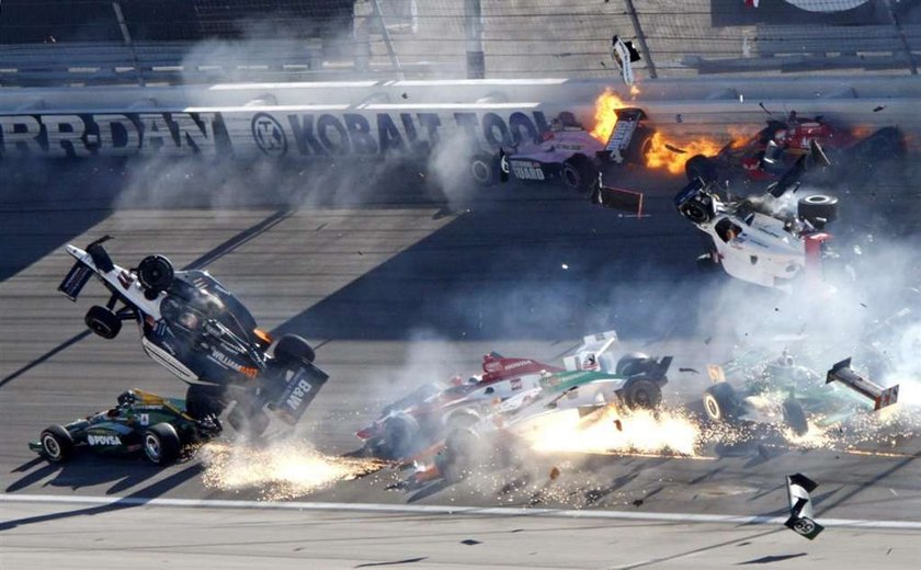 Brytyjczyk Dan Wheldon zmarł po wypadku na torze w Las Vegas