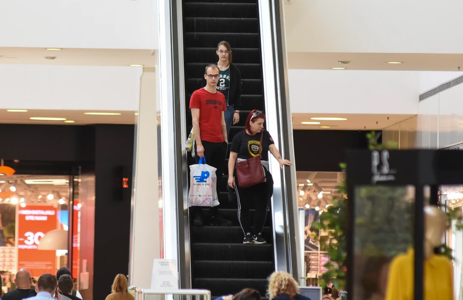 Ima i onih koji ne nose maske i ne poštuju propisane mere