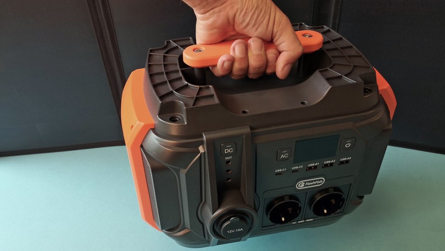 It's a shame that the mobile power station doesn't output 230 V while it's charging.