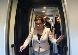 Śmieszna sprawa. Kopacz podróżuje z własnymi krzesłami?