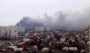 Arestowycz: Trwają negocjacje z Rosją. Strona ukraińska chce wesprzeć oblężony Mariupol