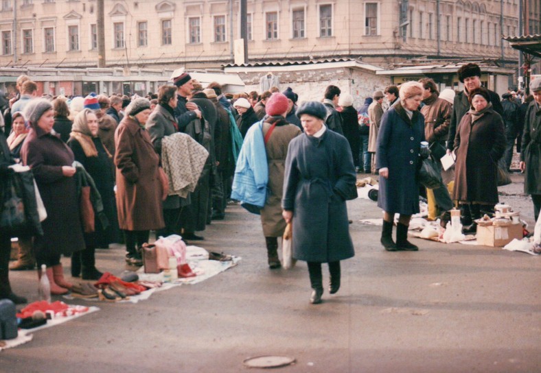 Uliczny bazar w Rostowie nad Donem. Rosja, 1992 r.