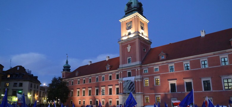 Tusk: Partia rządząca już bez "owijania w bawełnę" podjęła decyzję o wyprowadzeniu Polski z UE