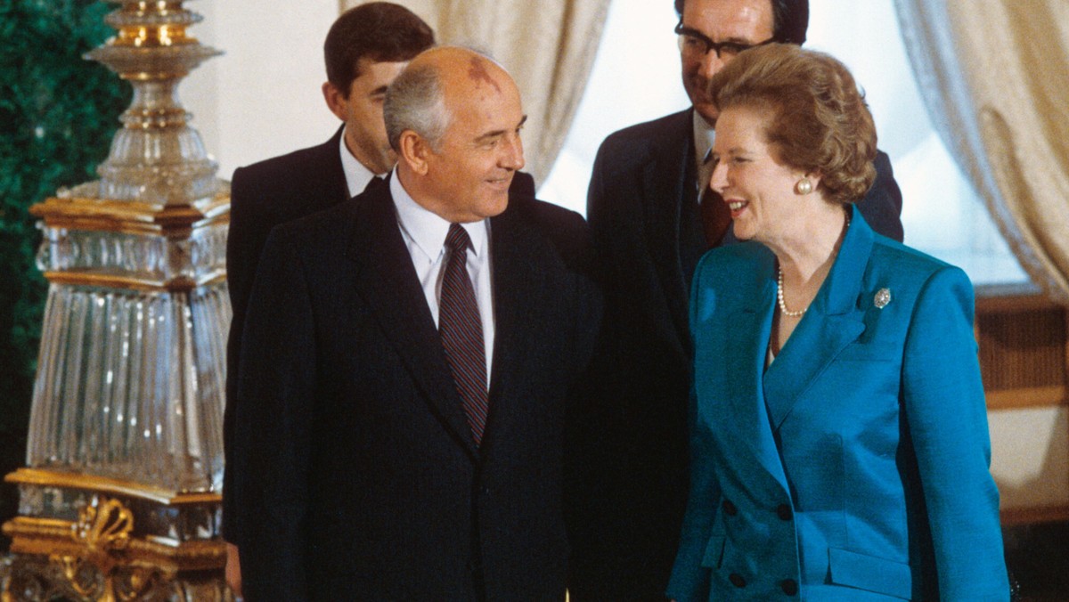 Przywodca ZSRR Michail Gorbaczow (pierwszy od lewej) podczas spotkania z premier Wielkiej Brytanii Margaret Thatcher. Moskwa, ZSRR, 23.09.1987.