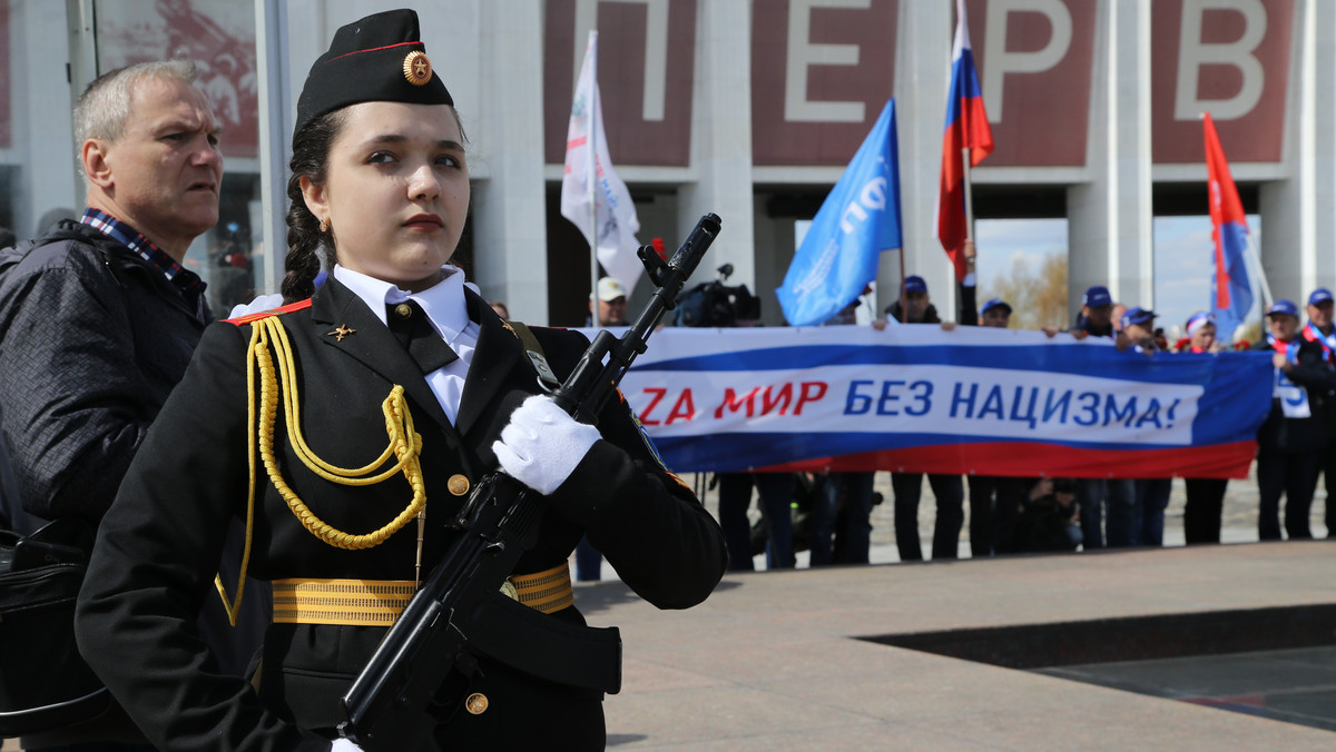 Niecałe dwa tygodnie po wstąpieniu do armii Iwan znalazł się na linii frontu rosyjskiej ofensywy we wschodniej Ukrainie i brał udział w atakach na ukraińskie pozycje. 31-latek, który poprosił o anonimowość, powiedział nam, że przeszedł zaledwie pięciodniowe szkolenie, zanim został przeniesiony na Ukrainę i rzucony w wir walki. 