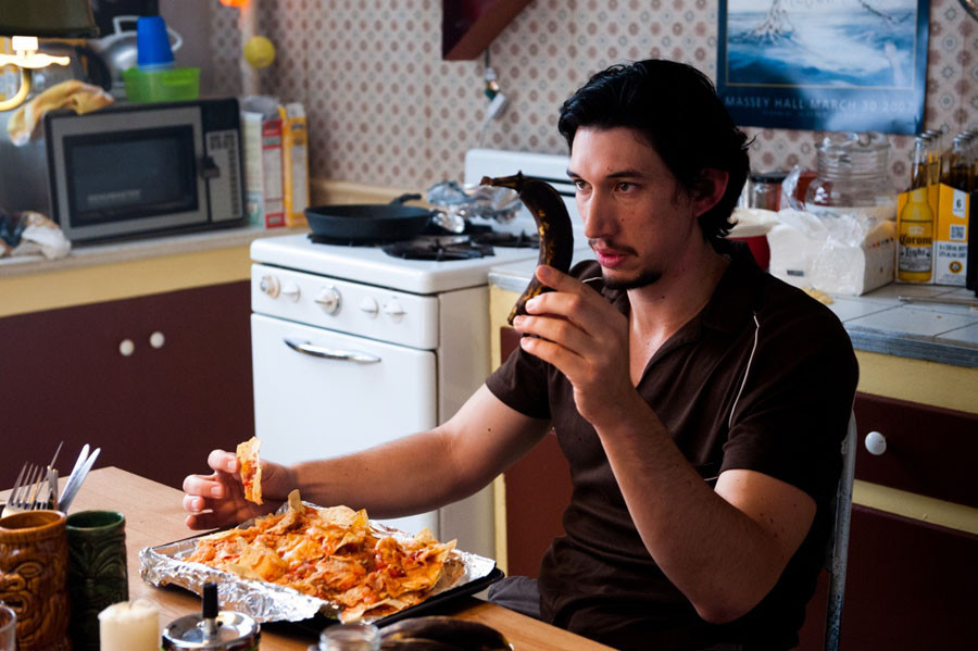 Adam Driver jako Allan w filmie "Słowo na M" (2013)