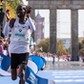 Kenijczyk Eliud Kipchoge podczas berlińskiego maratonu