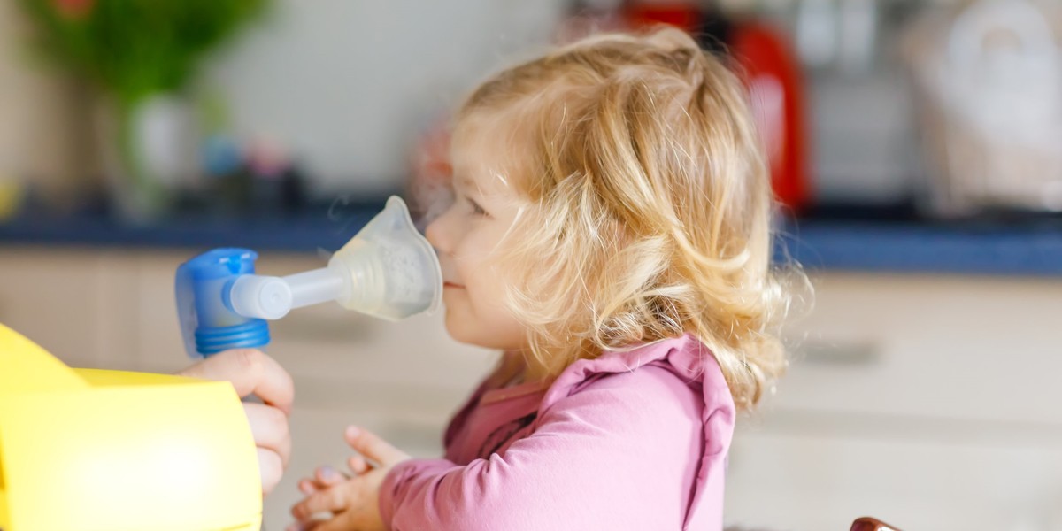 Jaka sól jest najlepsza do inhalacji dzieci? Co ci się bardziej przyda: sól hipertoniczna czy izotoniczna?