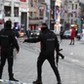 Policjanci zabezpieczający okolice ulicy Istiklal w Stambule