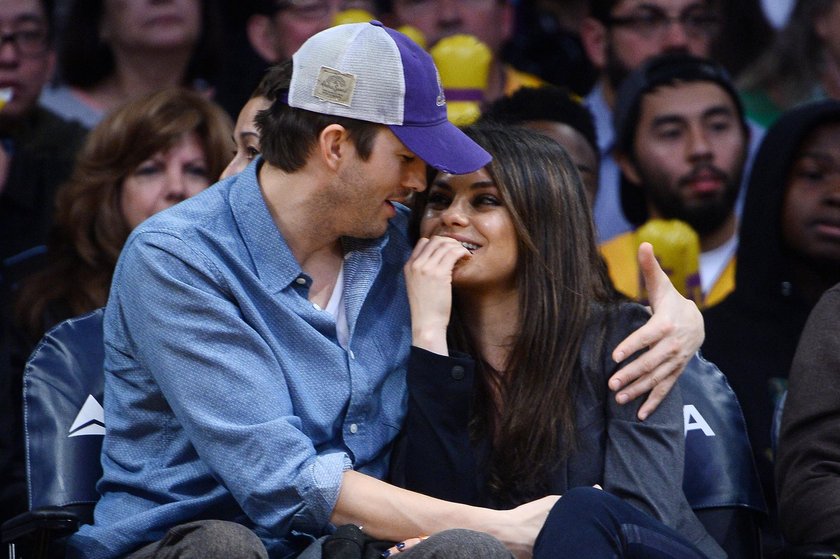 Mila Kunis i Ashton Kutcher na meczu