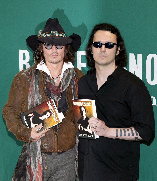 Damien Echols i Johnny Depp na premierze książki Damiena "Life after death" czyli "Życie po śmierci"