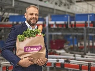 Studiował marketing polityczny, zaczynał jako doradca kredytowy. Dziś czas zajmuje mu wymyślanie, jak najszybciej dostarczać zakupy do domów Polaków, bo na rynku e-grocery trwa zacięta walka               o udziały