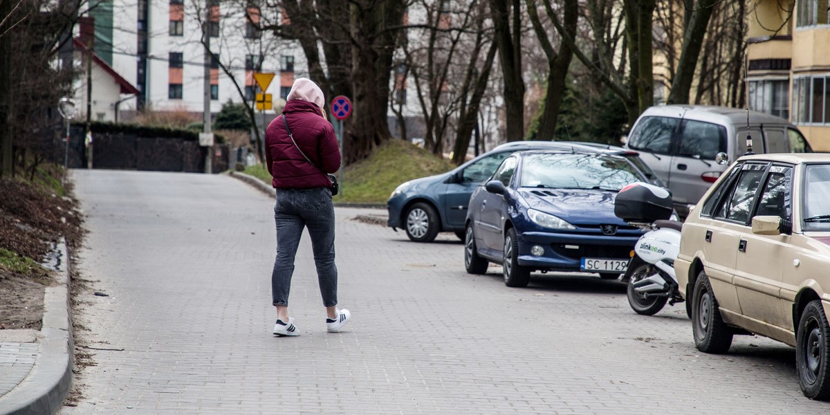 Mieszkańcy ul. Kwartowej chcą budowy chodnika 