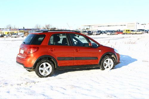 Suzuki SX4 czy Toyota Rav4 - Salon czy komis?