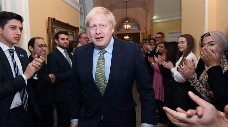 Boris Johnson, brit kormányfő "fantasztikus pillanatnak" nevezte a dokumentum aláírását.