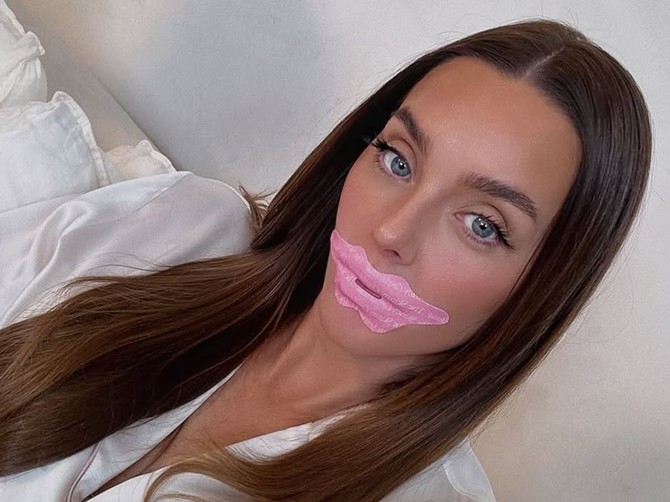 Tejpiranje usta je najnoviji beauty trend, evo da li je zaista koristan ili je najveća glupost do sada