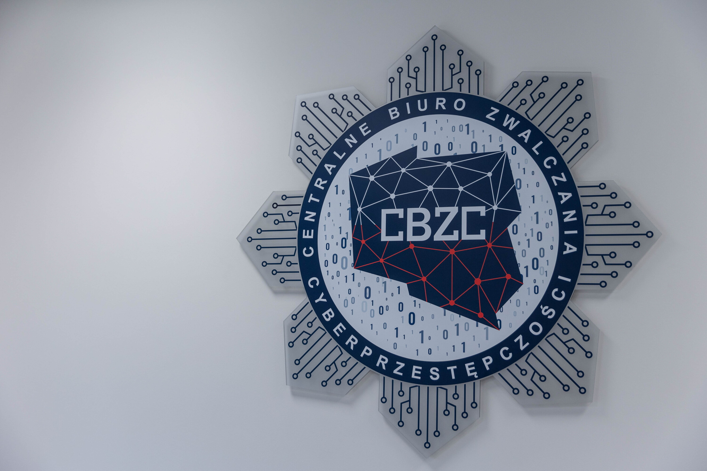 Policja rozbija gang narkotykowy: 16 zatrzymanych, przejęto 150 tys. tabletek