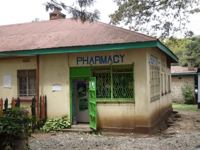 W mijanych wioskach uwagę przykuwają np. apteki.