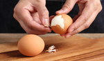 Obieranie jajek może być lekkie, łatwe i przyjemne.Wypróbuj te triki, a nie będziesz się denerwować