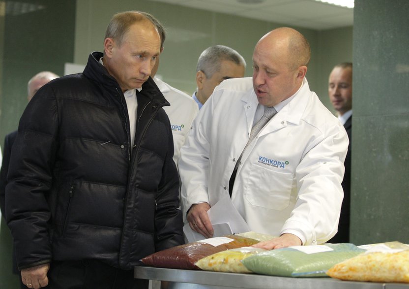 Putin z Prigożynem w fabryce należącej do Konkord Catering 2010 r.