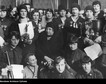 Pierwszy damy II RP: Michalina Mościcka (na zdjęciu: Michalina Mościcka (w środku) w otoczeniu zawodniczek międzynarodowych zawodów strzeleckich podczas rozdania nagród w 1932 r.)