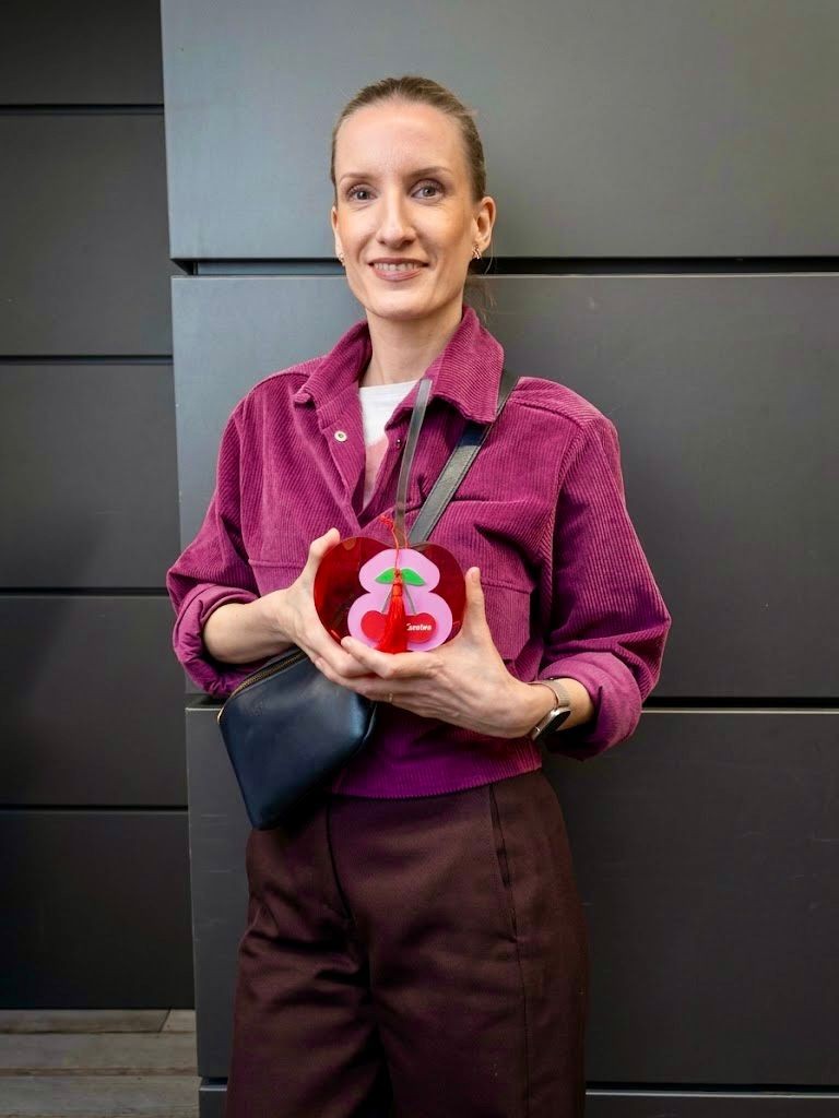 Adela Vinczeová s cenou za podcast roka