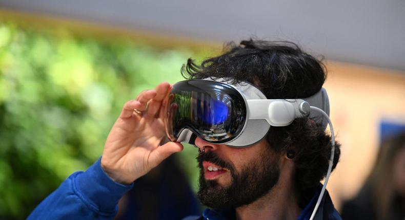 A customer trying on the Apple Vision Pro.ANGELA WEISS/AFP via Getty Images