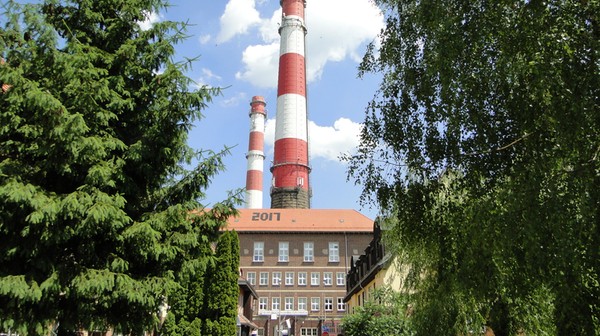 Charakterystyczna architektura z kominami elektrociepłowni „Czechnica oraz towarzysząca jej zabudowa mieszkaniowa wielokrotnie przyciągały do Siechnic filmowców.