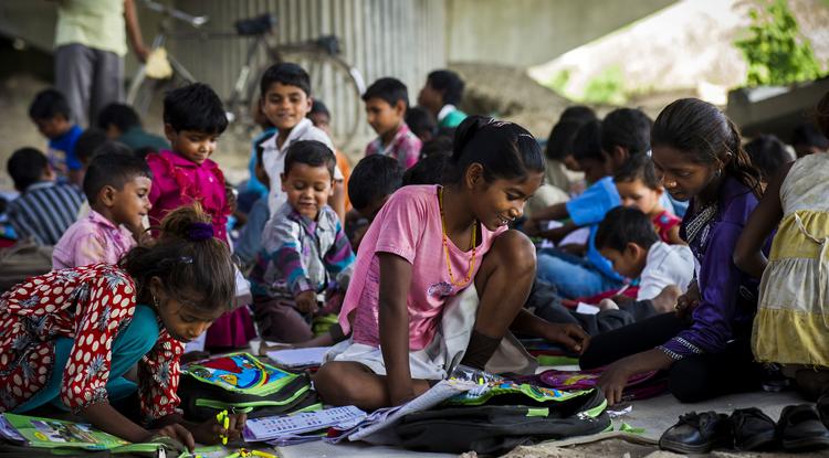 Képünk illusztráció. Gyerekek egy new delhi-i iskolában (India)