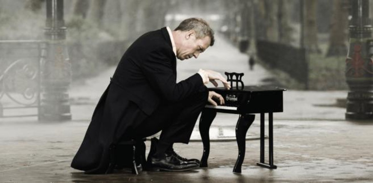 Hugh Laurie w Sali Kongresowej - Pan doktor gra bluesa