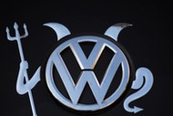 Volkswagen logo spaliny