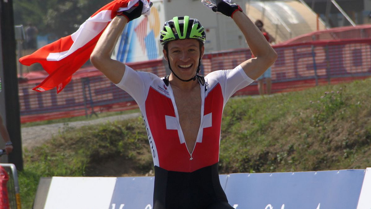 Reprezentacja Szwajcarii w składzie Thomas Litscher, Roger Walder, Katrin Leumann, Ralph Naef zdobyła w kanadyjskim Mont-Sainte-Anne złoty medal mistrzostw świata w kolarstwie górskim w rywalizacji sztafet drużynowych. "Srebro" wywalczyli Niemcy, a "brąz" - Czesi. Polacy nie startowali.