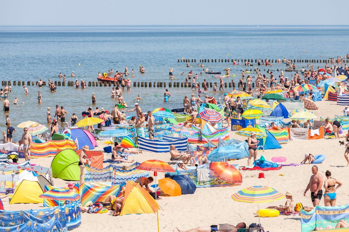Horror na plaży. Ratowniczka została przebita parasolem